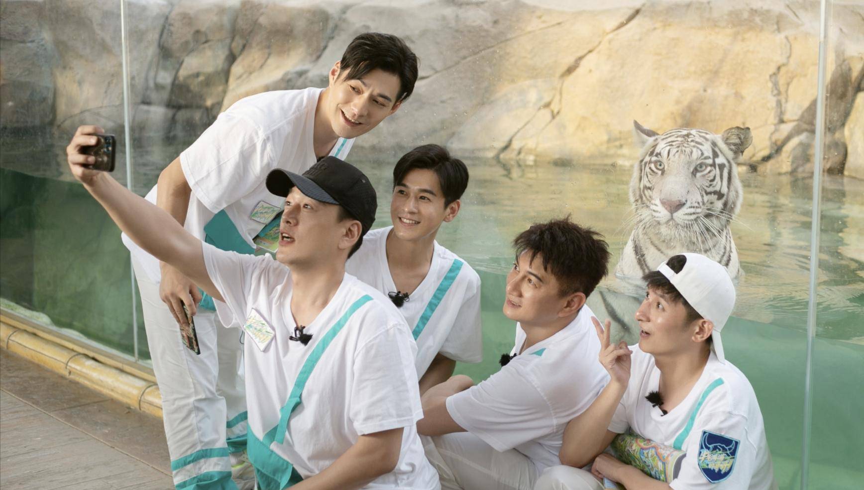 《哥哥》第二季来袭，首播拿下六网第一，42岁的他不输小鲜肉！