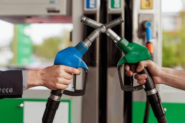 油价调整最新消息：今日5月17日，92、95号汽油预计下调53元/吨