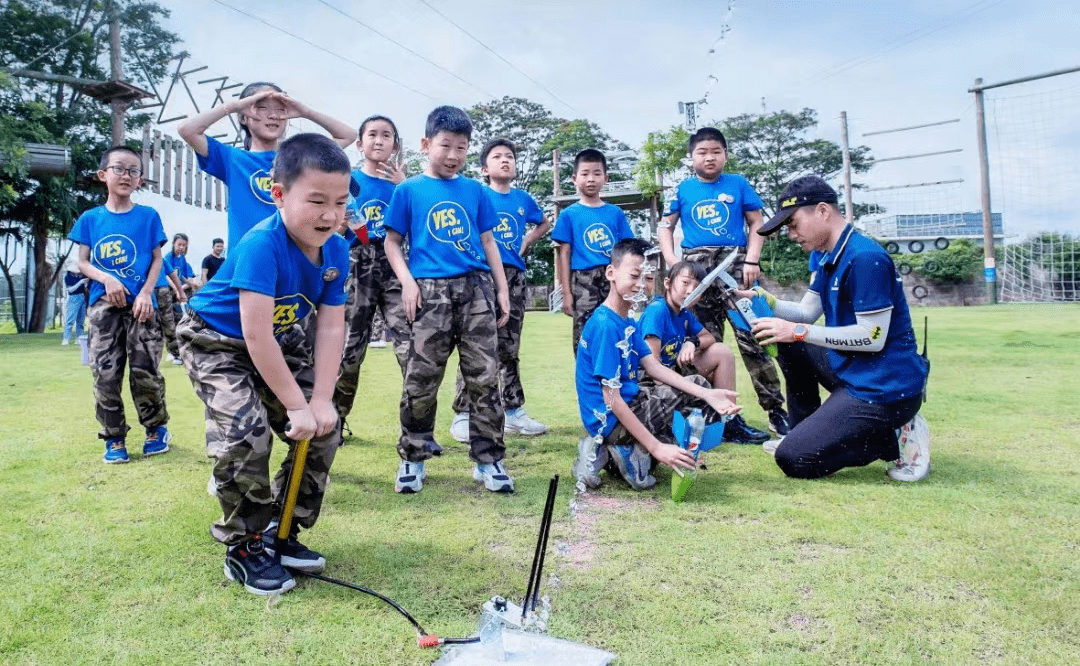 军事夏令营：培养孩子自信心和纪律性星空体育官网的好选择(图3)