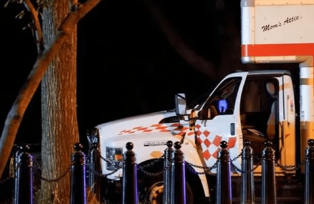 果然是冲着拜登去的，男子驾车撞击白宫附近护栏：必要时杀死总统