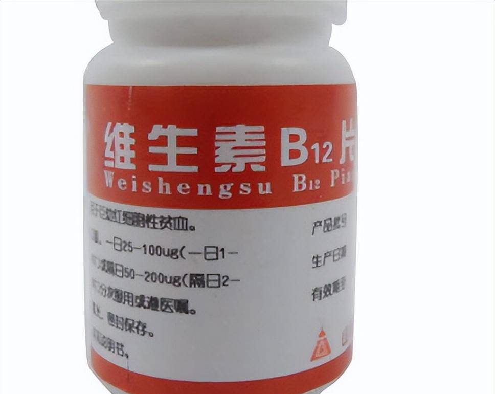 缺乏维生素b12会导致贫血，这是因为维生素b12在红细胞的形成过程中发挥着