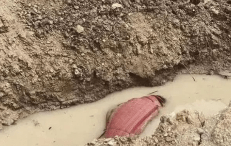 韩国网红柬埔寨死亡，遗体被包裹红布扔水沟