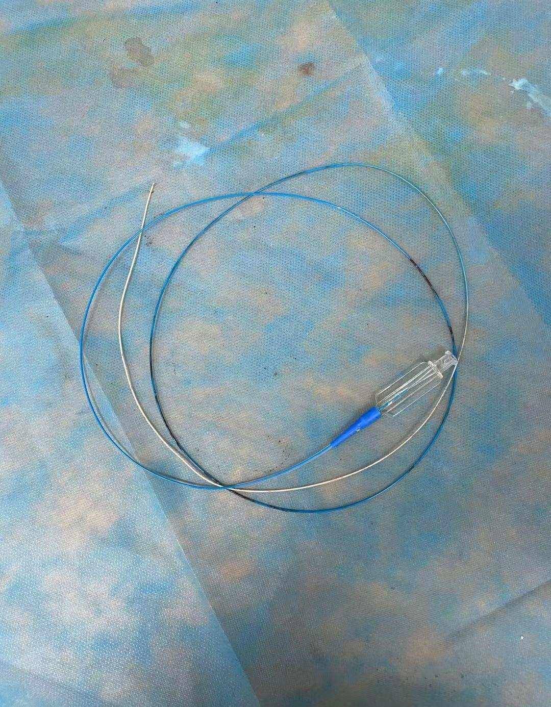 在之前的研究及荟萃分析证实,相比传统指引导管,微导管技术可显著改善