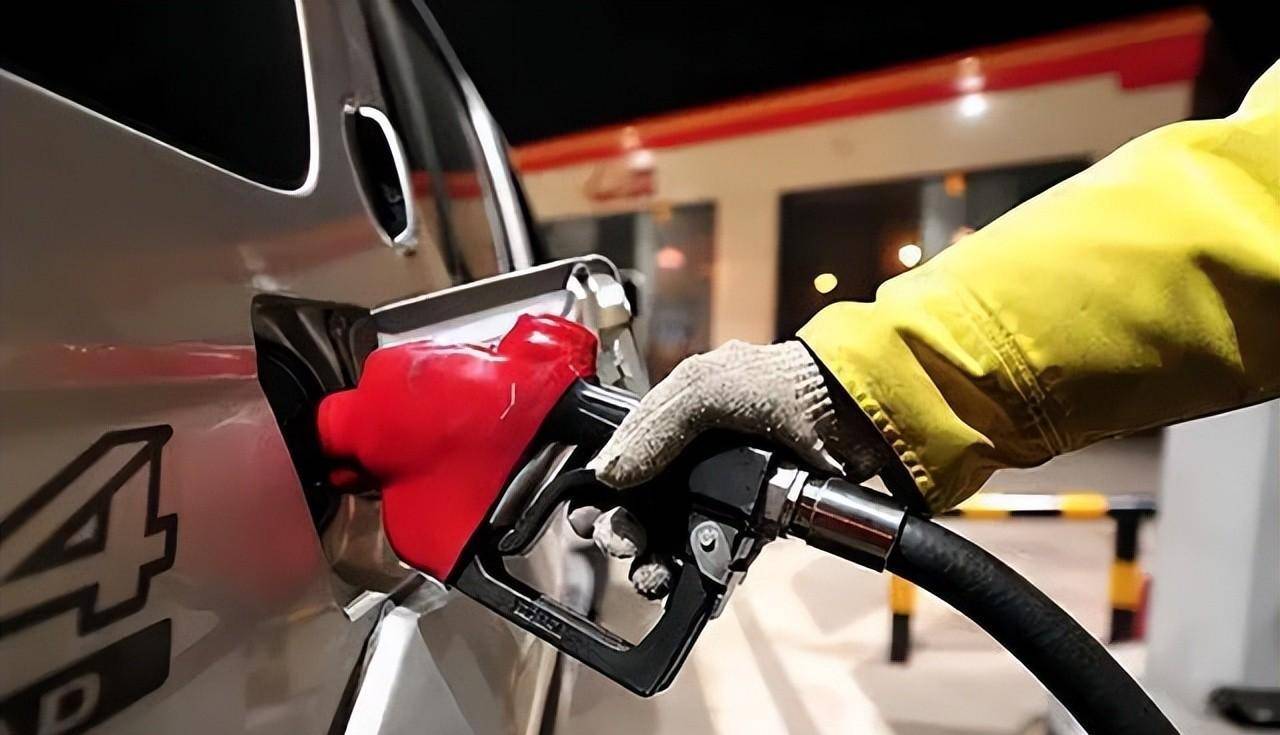 国内油价即将突破上调红线，预计92号汽油或将迎来年内第5次上涨