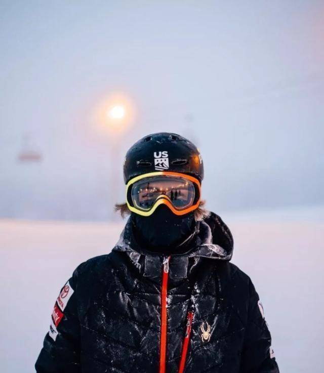 谈球吧体育戳进来雪季还没到我的专业滑雪服已经入手（穿上超有型！）(图18)