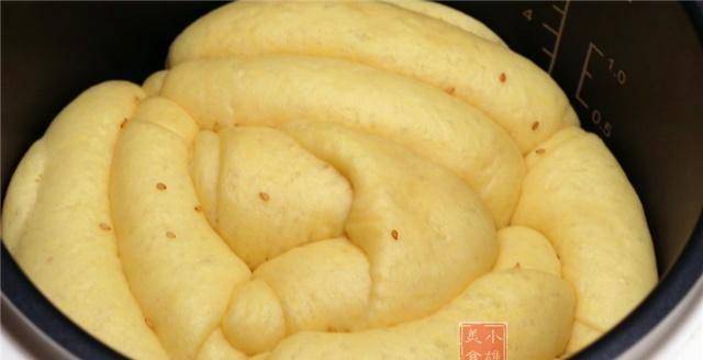 Kaiyun 开云体育早餐用电饭锅做面包的配方比蒸的馒头还香甜一大锅香喷喷