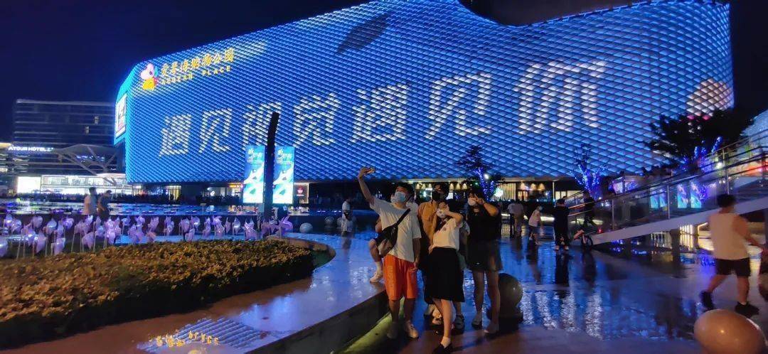 博鱼中国上海外滩广告-上海鲸墙的价格以及曝光效果怎么样？(图2)