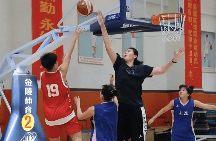 Rising Star: 16-Year-Old Zhang Ziyu Breaks Health Doubts with Impressive Athletic Ability