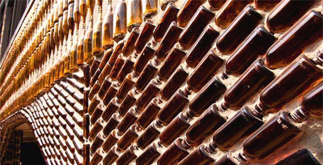 世界唯一用啤酒瓶建造的PG电子寺庙用啤酒瓶150万个是环保旅游景点(图4) 世界唯一用啤酒瓶建造的PG电子寺庙用啤酒瓶150万个是环保旅游景点(图4)