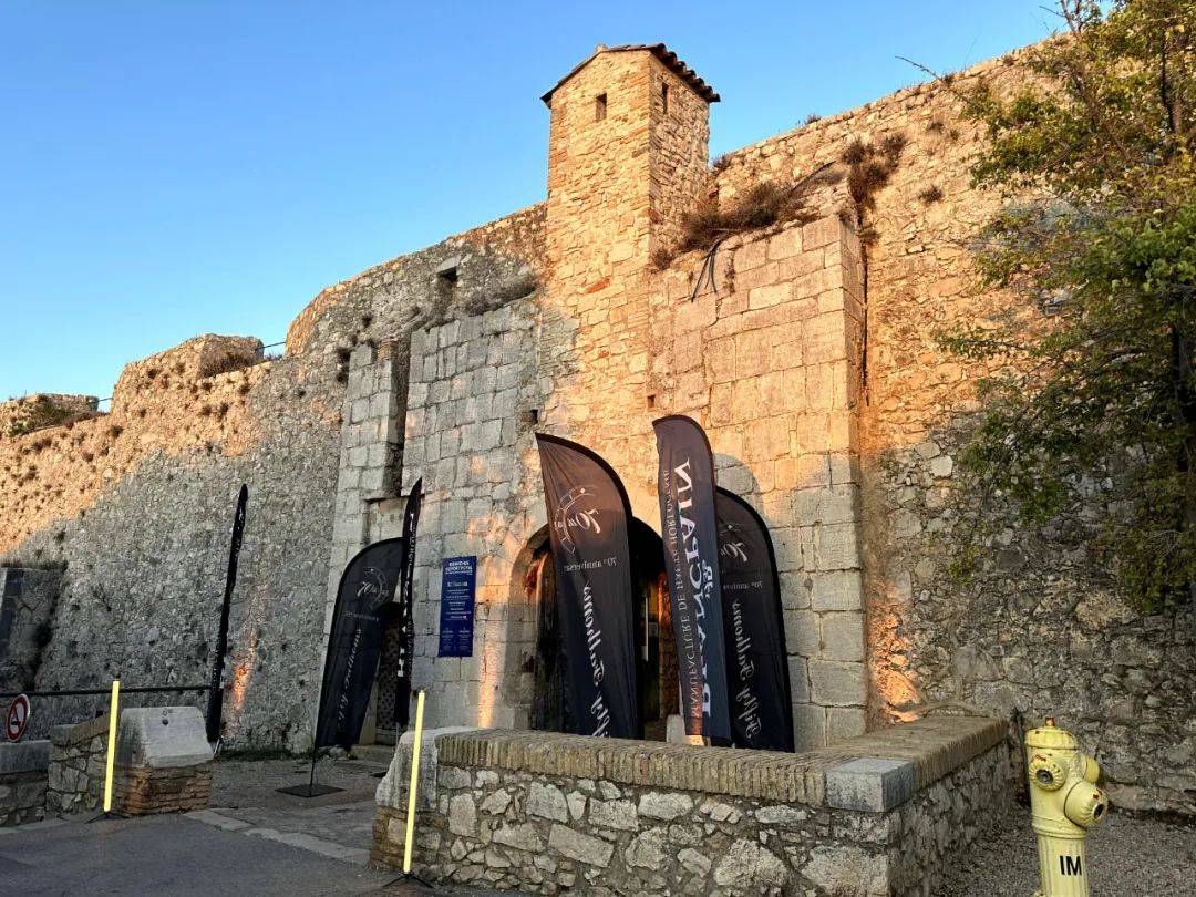 ������ʮ�x�ֳ�������Ʒ!�����Ϸ�,�ͻ��������ĵ�һ���֤����