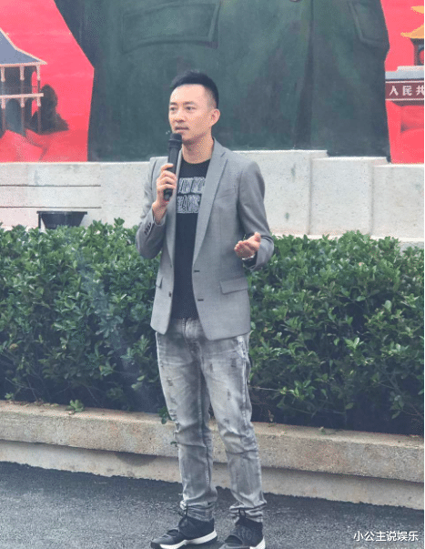 他曾是“电视最帅”主持人被传“绯闻”半岛官网后离职今50岁身价百亿(图16)