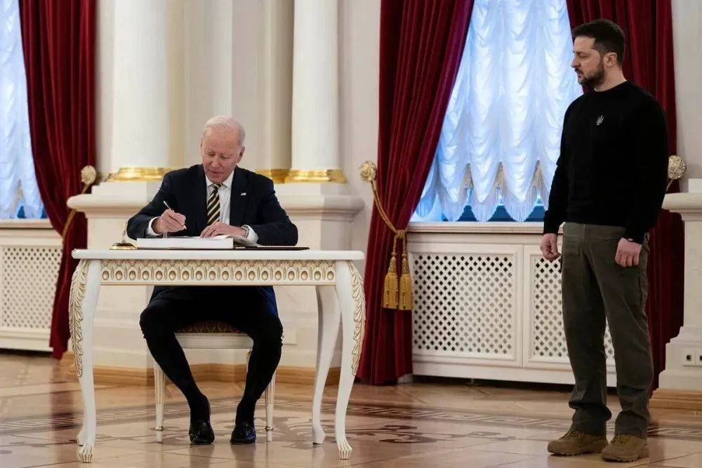 原创
            如乌克兰战败，美国会怎么样，泽连斯基罕见说出真话