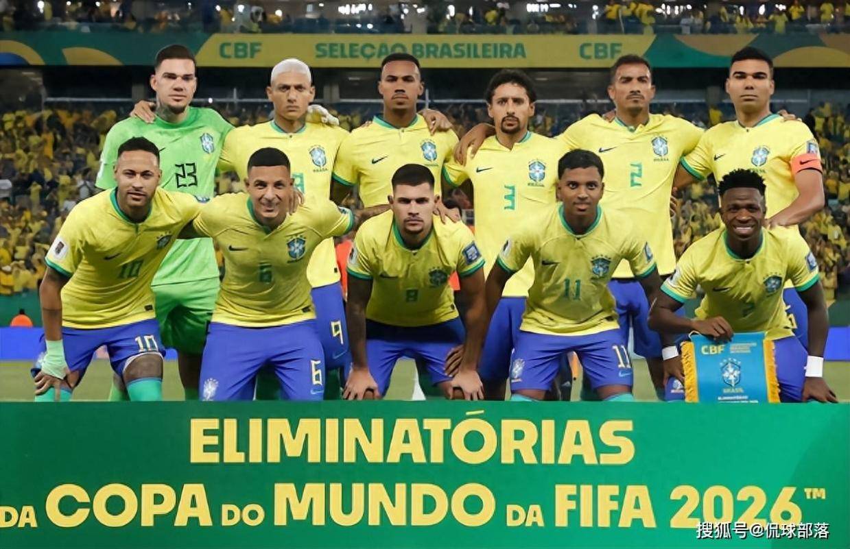 0-2！巴西首败：18场不败结束，内马尔重伤被担架抬下，掩面痛哭