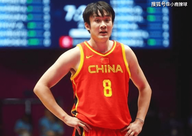 太让人唏嘘！中国男篮昔日宗师级前锋成玻璃人，恐再度面临赛季报销