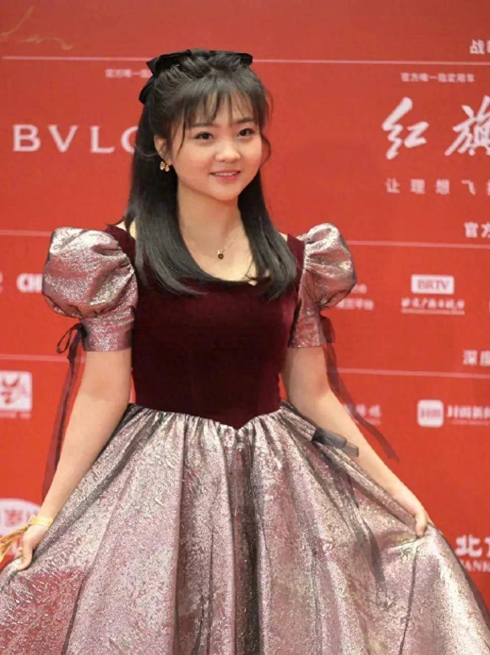 原创160的张子枫与164的章子怡同框瞬间被碾压，谁谎报身高？