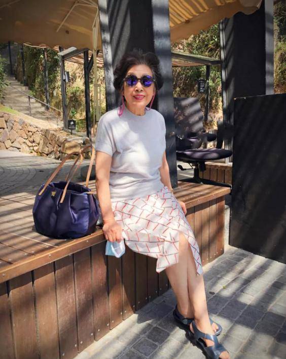 女人上了年纪后，这3种“颜色”尽量别穿了，不是装嫩就是显老！