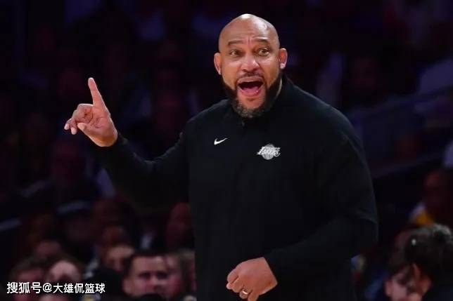 NBA报答了詹姆斯，球队从来没有给过他名人堂教练，他的地位应该要更高