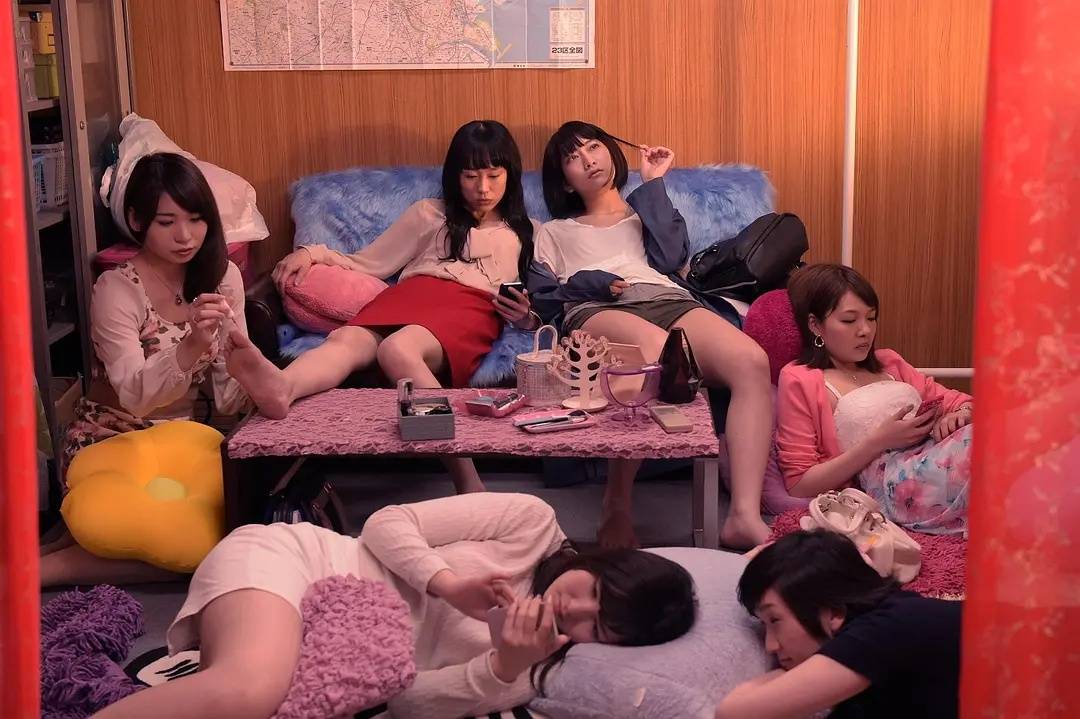 原创日本大尺度电影《雌猫们》解读：夜幕下的欲望与自由