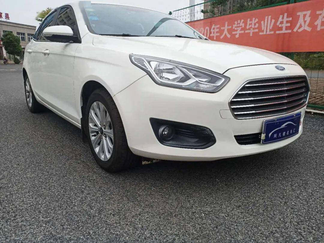 【精品车源】:首付一万多 2017年福特福睿斯 自动时尚