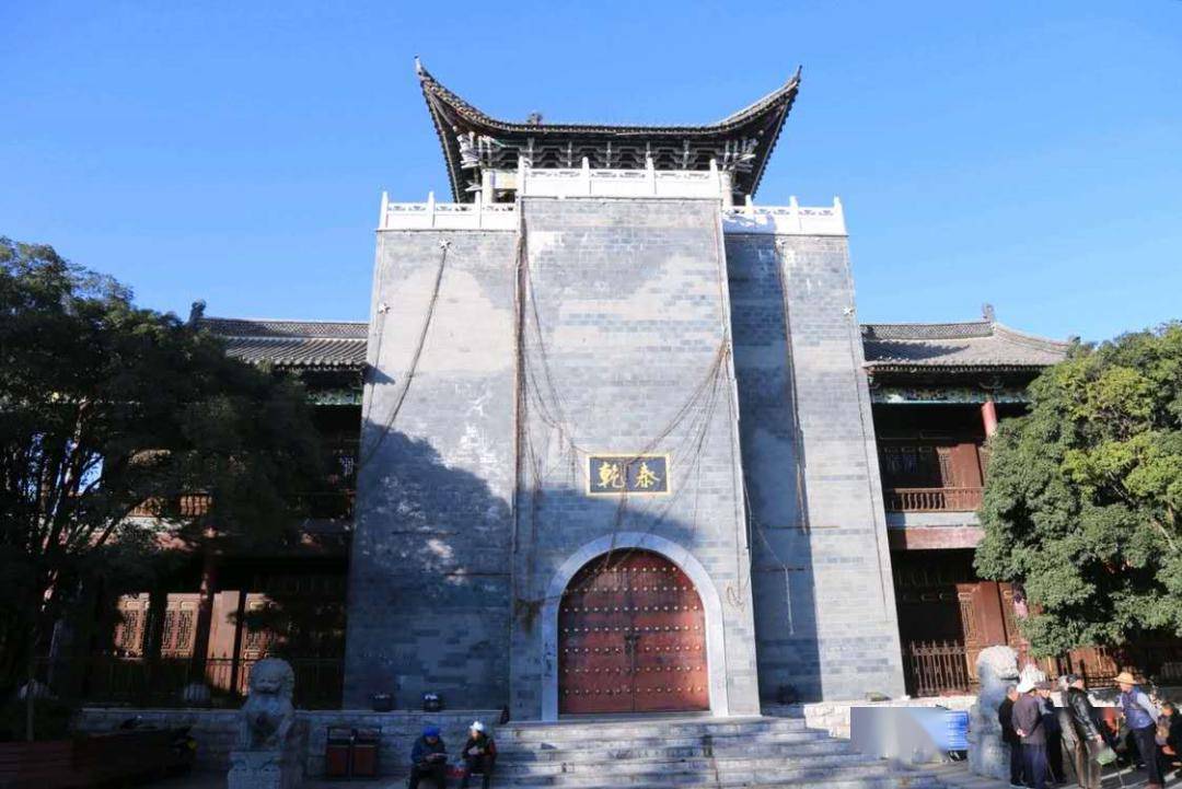 昭通古城 到今天,古城里仍然保存了一些清代的古建筑,古老的街巷有着