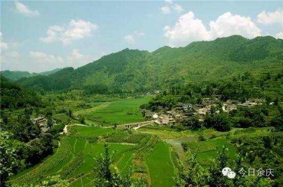 第一批"四在农家"示范点:余庆县龙家镇光明村高寨 2005年创建的龙溪镇