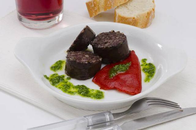 中西方人吃起血来，个个津津有味(图文)