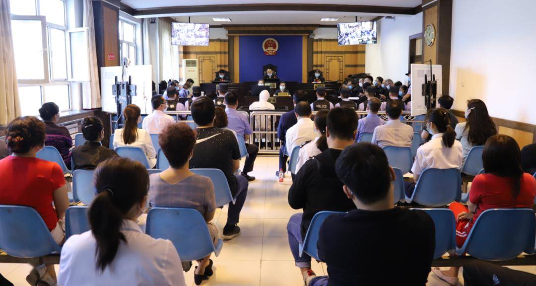 奎屯市人民法院公开审理魏家豹等21人恶势力犯罪集团犯罪案件