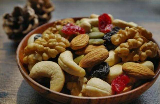 坚果怎么买合适 16439a6e4d534c03acb858c4feea8c20.jpeg