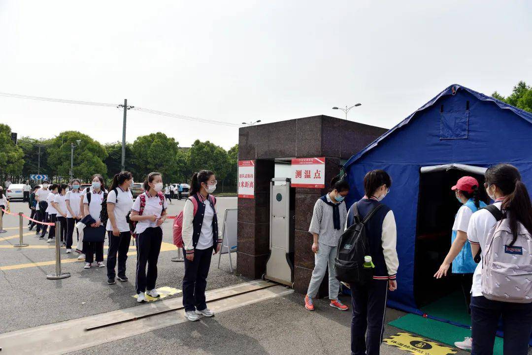 要闻又一批学生走进校园让我们来看看奉贤学校的返校开学