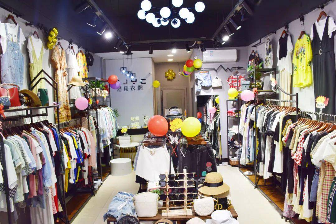 服饰店图片 e2cbee5ccd5540a1bd4e061d841fcb95.jpeg