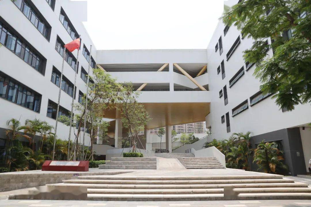 龙华区首所直属高中深圳市艺术高中举行新闻发布