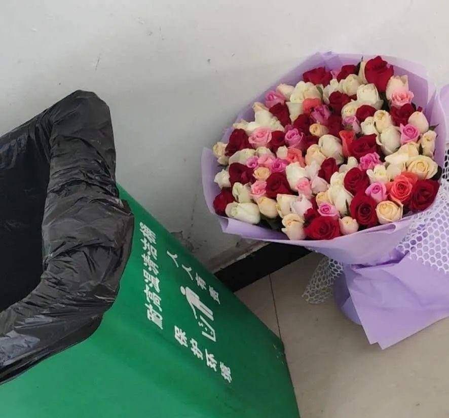 就是#连垃圾桶都能收到花