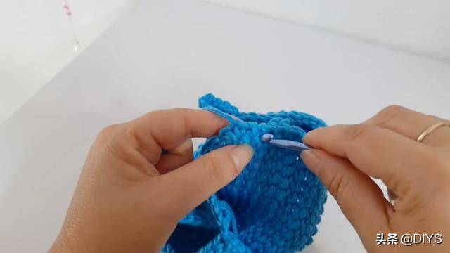 钩针编织教程,带你学习如何钩织一个简单的手机套