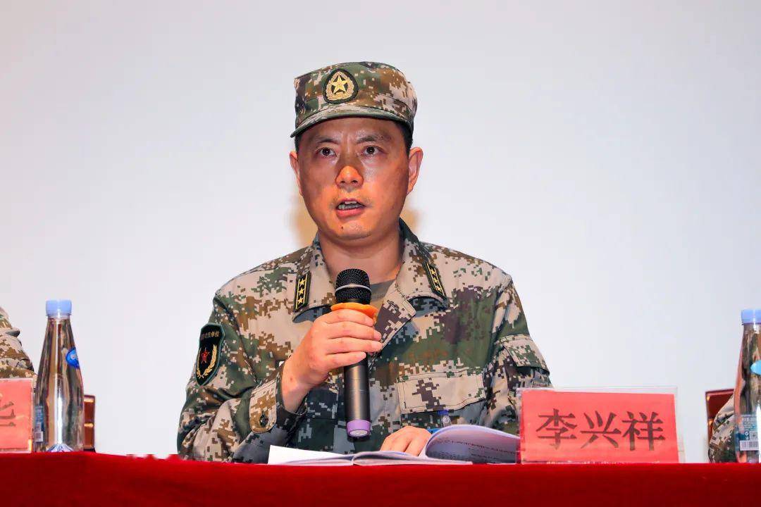 宣读民兵干部骨干任职命令区人武部副部长李兴祥奏唱《中国人民解放军