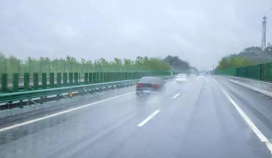 株洲高速上，驾驶员突发疾病 情况紧急！幸好有