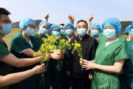 "把胆留在武汉"的院士,审议现场落泪