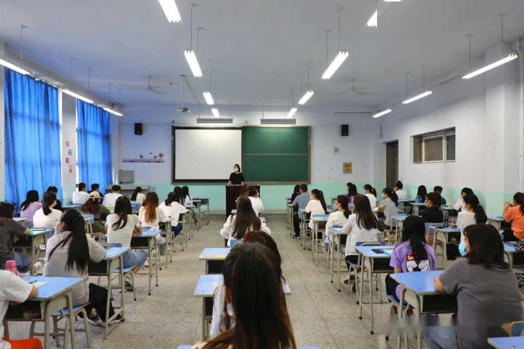 终于可以坐在教室里上课了,这才是运职校园该有的样子