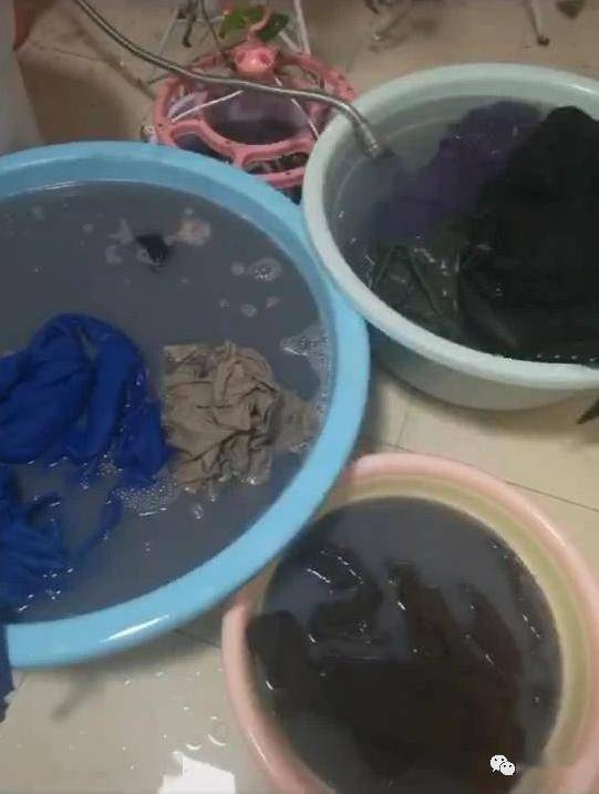 “熊孩子”高空泼墨，全楼都遭殃！父母的做法让全网点赞