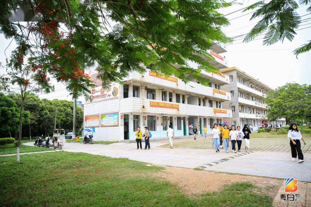 这个大好事就是跟博中强强联合,  通过集团化办学设立博白县中学龙潭