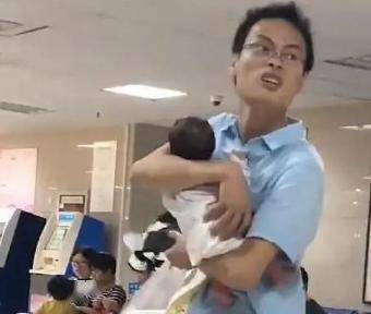 宝宝|还是不要给这几类人抱，别等吃了亏才知道懊悔新生宝宝刚出产房