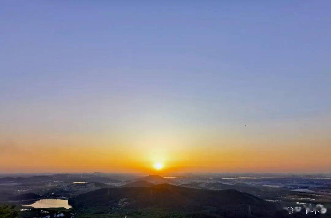 山上日落壁纸 7840976f83f549b3b29fa4d2bf4a56cb.jpeg