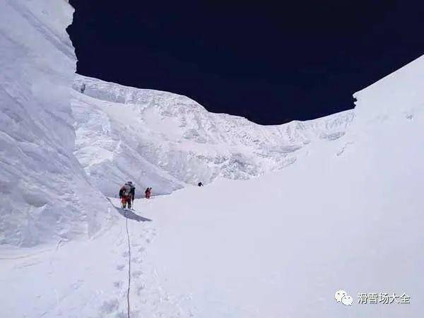 【谈冰论雪】登顶珠峰给冰雪行业的启示与激励