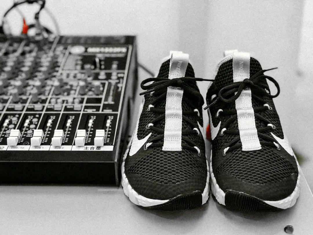 同款鞋子材质对比 bb1b22b1f8974312b739ee25eb089cf3.jpeg