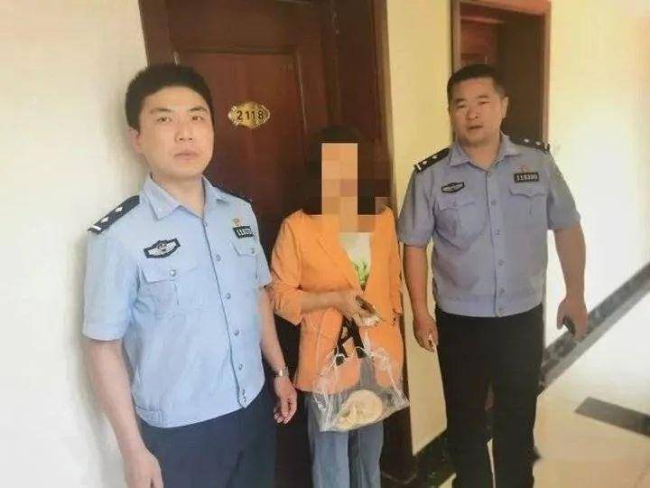 枣庄一女子正要给"安全帐户"转账62万元时,警察夺门而入,一句话女子
