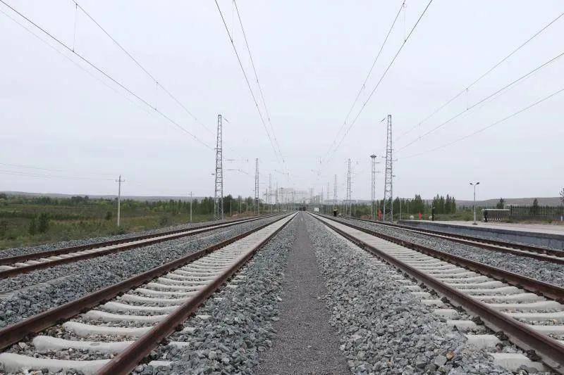 转载伊金霍洛旗红庆河煤矿配套铁路专用线正式开通运营