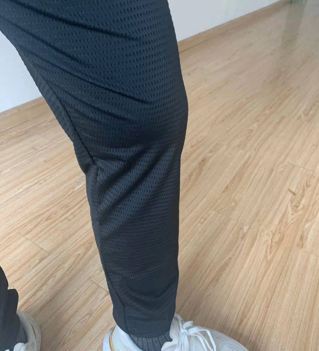 面料像行走的「空调」，穿上这条裤子让你胯下生风爽过裸奔！自带透气冰孔