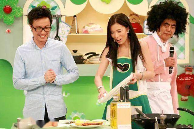 TVB曾经的收视大王《美女厨房》，广州人从小看到大，如今......