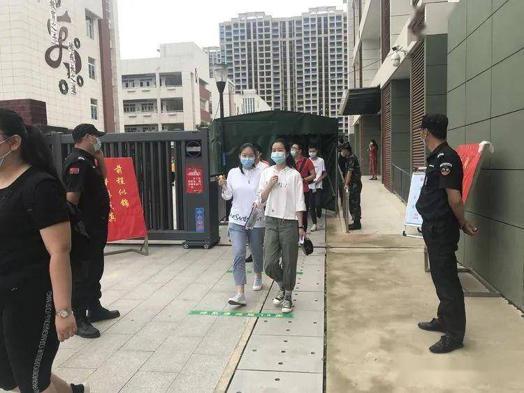 2020年新洲一中分配生招录考试在阳逻街中心小学成功举行