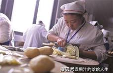 日本厨师在网络上秀刀工，看完后，网友笑了：来中国看看文思豆腐