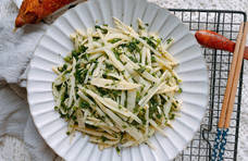 江南人春天吃得最多的“家烧双鲜”，2种时令蔬菜，脆、鲜、嫩